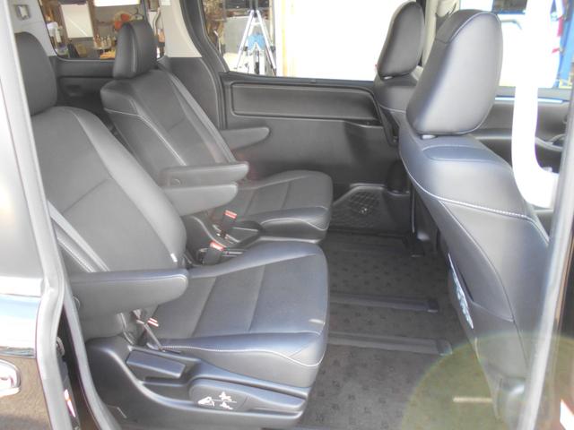 エスクァイア Ｇｉ　１０型ナビ　ＤＶＤ再生　ＣＤ録音　フルセグ　Ｂｌｕｅｔｏｏｔｈ　レザーシート　コンビハンドル＆ノブ　ＬＥＤオートライト　モデリスタエアロ＆マフラー　１８ＡＷ　両側パワスラ　クルコン　シートヒーター（17枚目）