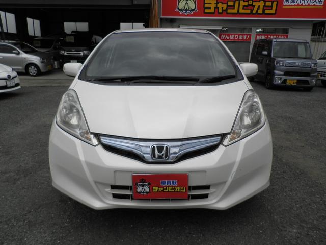 フィットハイブリッド スマートセレクション　バックカメラ　ナビ　ＴＶ　Ｂｌｕｅｔｏｏｔｈ接続　ＣＤ　ＤＶＤ　社外アルミホイール　オートライト　スマートキー　キーレスエントリー　電動格納ミラー　衝突安全ボディ　盗難防止システム（3枚目）