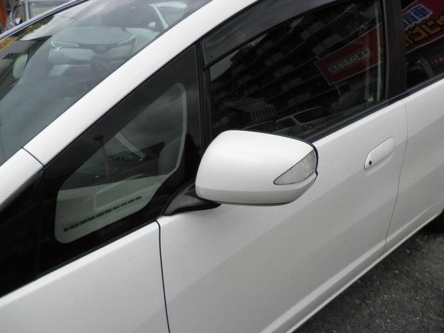 フィットハイブリッド スマートセレクション　バックカメラ　ナビ　ＴＶ　Ｂｌｕｅｔｏｏｔｈ接続　ＣＤ　ＤＶＤ　社外アルミホイール　オートライト　スマートキー　キーレスエントリー　電動格納ミラー　衝突安全ボディ　盗難防止システム（10枚目）