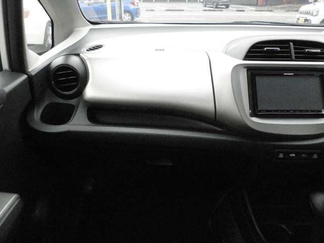 フィットハイブリッド スマートセレクション　バックカメラ　ナビ　ＴＶ　Ｂｌｕｅｔｏｏｔｈ接続　ＣＤ　ＤＶＤ　社外アルミホイール　オートライト　スマートキー　キーレスエントリー　電動格納ミラー　衝突安全ボディ　盗難防止システム（14枚目）