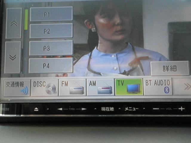 フィットハイブリッド スマートセレクション　バックカメラ　ナビ　ＴＶ　Ｂｌｕｅｔｏｏｔｈ接続　ＣＤ　ＤＶＤ　社外アルミホイール　オートライト　スマートキー　キーレスエントリー　電動格納ミラー　衝突安全ボディ　盗難防止システム（18枚目）