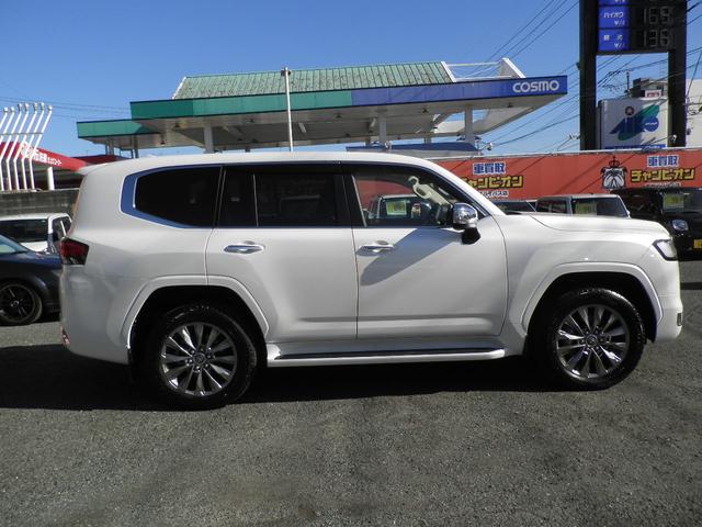 ランドクルーザー ＺＸ　サンルーフ　車庫保管　ＪＢＬプレミアムサウンド　本革シート　純正ナビ　クリアランスソナー　電動シート　電動リアゲート　シートヒーター　シートベンチレーション　ＬＥＤヘッドランプ　電動格納サードシート（5枚目）