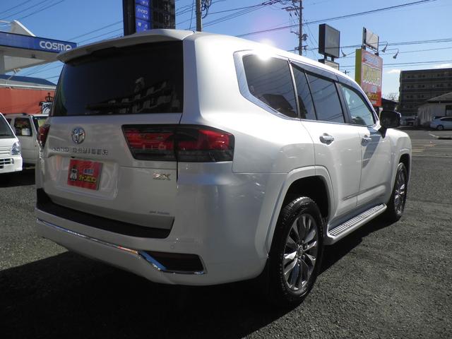 ランドクルーザー ＺＸ　サンルーフ　車庫保管　ＪＢＬプレミアムサウンド　本革シート　純正ナビ　クリアランスソナー　電動シート　電動リアゲート　シートヒーター　シートベンチレーション　ＬＥＤヘッドランプ　電動格納サードシート（6枚目）