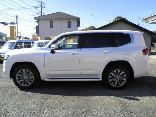 ランドクルーザー ＺＸ　サンルーフ　車庫保管　ＪＢＬプレミアムサウンド　本革シート　純正ナビ　クリアランスソナー　電動シート　電動リアゲート　シートヒーター　シートベンチレーション　ＬＥＤヘッドランプ　電動格納サードシート（9枚目）