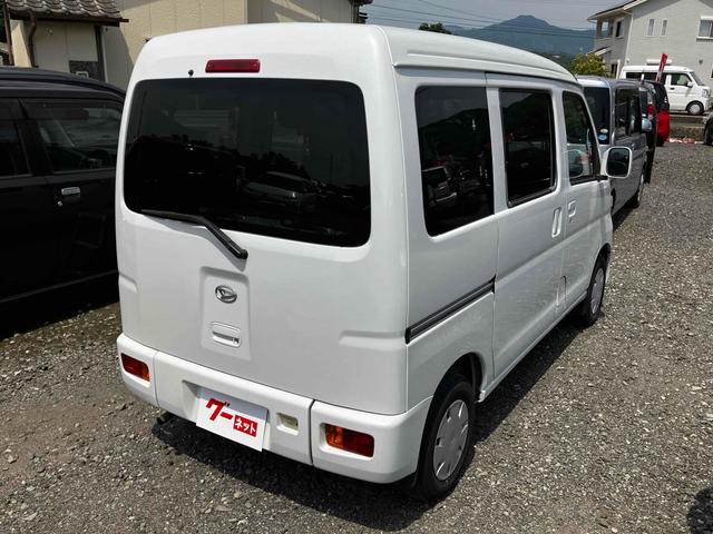 ハイゼットカーゴ 　軽バン　ＡＴ　両側スライドドア　キーレスエントリー　電動格納ミラー　エアコン　パワーウィンドウ　運転席エアバッグ　助手席エアバッグ　ＣＤ（16枚目）