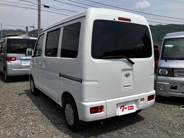 ハイゼットカーゴ 　軽バン　ＡＴ　両側スライドドア　キーレスエントリー　電動格納ミラー　エアコン　パワーウィンドウ　運転席エアバッグ　助手席エアバッグ　ＣＤ（18枚目）