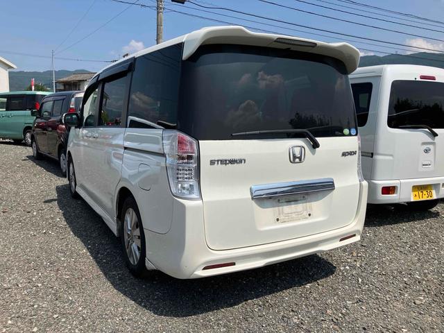 ステップワゴンスパーダ Ｓ　ＥＴＣ　バックカメラ　ナビ　ＴＶ　両側スライド・片側電動　オートライト　ＨＩＤ　キーレスエントリー　アイドリングストップ　電動格納ミラー　後席モニター　３列シート　フルフラット　ウォークスルー　ＣＶＴ（17枚目）