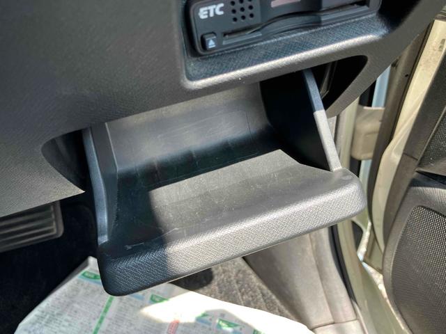 ステップワゴンスパーダ Ｓ　ＥＴＣ　バックカメラ　ナビ　ＴＶ　両側スライド・片側電動　オートライト　ＨＩＤ　キーレスエントリー　アイドリングストップ　電動格納ミラー　後席モニター　３列シート　フルフラット　ウォークスルー　ＣＶＴ（29枚目）