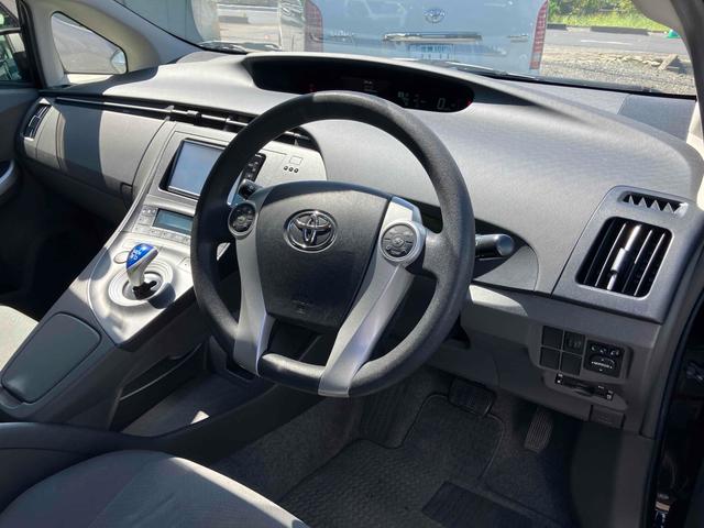 プリウス Ｓ　ＥＴＣ　バックカメラ　ナビ　ＴＶ　アルミホイール　オートライト　ＣＶＴ　スマートキー　アイドリングストップ　電動格納ミラー　盗難防止システム　ＣＤ　ＤＶＤ再生　ミュージックプレイヤー接続可（46枚目）