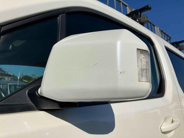 クロスロード 　４ＷＤ　ＥＴＣ　ナビ　ＴＶ　オートライト　スマートキー　ＡＴ　盗難防止システム　衝突安全ボディ　ＣＤ　ＤＶＤ再生　Ｂｌｕｅｔｏｏｔｈ　ＡＢＳ　エアコン　パワーステアリング　パワーウィンドウ（29枚目）