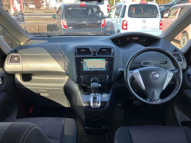 セレナ ハイウェイスター S-ハイブリッド ETC バックカメラ ナビ TV オートクルーズコントロール 両側スライド・片側電動 オートライト スマートキー 電動格納ミラー 3列シート ウォークスルー CVT アルミホイール CD DVD再生(2枚目)