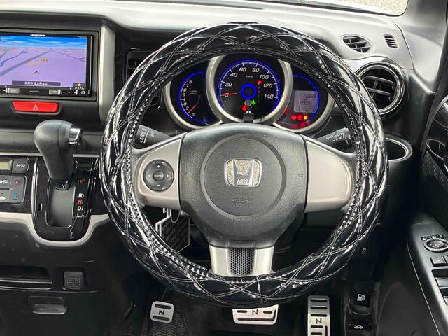 Ｎ－ＢＯＸカスタム Ｇ・Ｌパッケージ　バックカメラ　両側スライド・片側電動　ナビ　ＴＶ　オートライト　ＨＩＤ　スマートキー　アイドリングストップ　電動格納ミラー　ベンチシート　ＣＶＴ　盗難防止システム　ＡＢＳ　ＥＳＣ　ＣＤ　ＤＶＤ再生（3枚目）