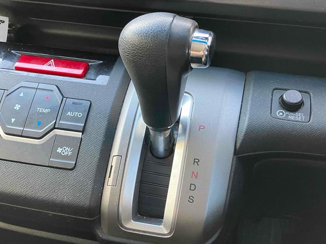 ステップワゴンスパーダ Ｚ　ＥＴＣ　バックカメラ　ナビ　ＴＶ　両側電動スライドドア　ＨＩＤ　スマートキー　電動格納ミラー　３列シート　フルフラット　ＣＶＴ　アルミホイール　ＣＤ　ＤＶＤ再生　ＵＳＢ　Ｂｌｕｅｔｏｏｔｈ（7枚目）