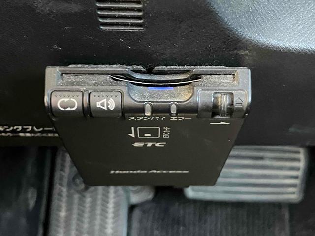 ステップワゴンスパーダ Ｚ　ＥＴＣ　バックカメラ　ナビ　ＴＶ　両側電動スライドドア　ＨＩＤ　スマートキー　電動格納ミラー　３列シート　フルフラット　ＣＶＴ　アルミホイール　ＣＤ　ＤＶＤ再生　ＵＳＢ　Ｂｌｕｅｔｏｏｔｈ（11枚目）