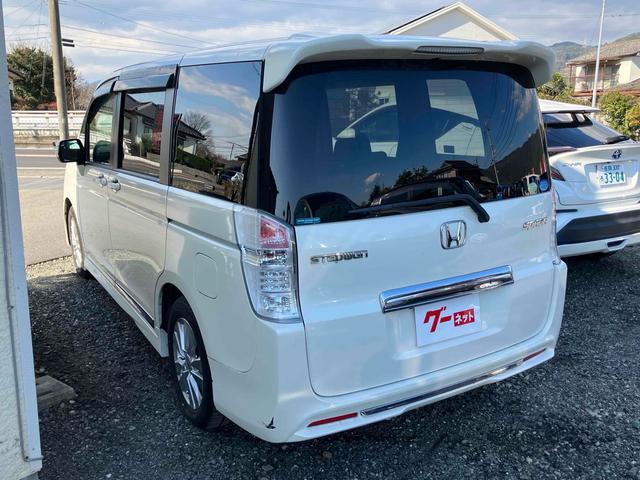 ステップワゴンスパーダ Ｚ　ＥＴＣ　バックカメラ　ナビ　ＴＶ　両側電動スライドドア　ＨＩＤ　スマートキー　電動格納ミラー　３列シート　フルフラット　ＣＶＴ　アルミホイール　ＣＤ　ＤＶＤ再生　ＵＳＢ　Ｂｌｕｅｔｏｏｔｈ（22枚目）