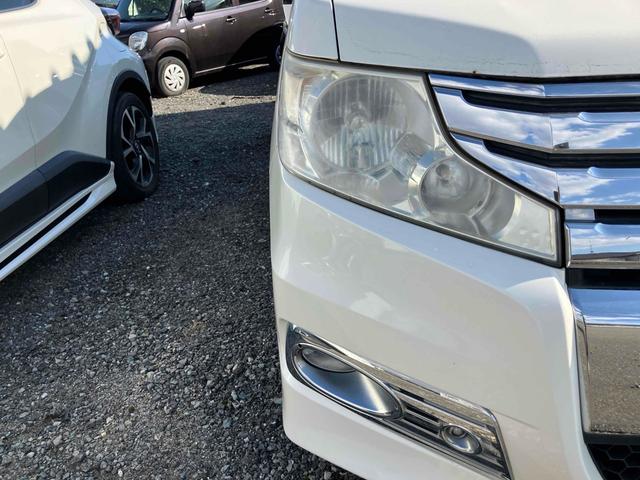 ステップワゴンスパーダ Ｚ　ＥＴＣ　バックカメラ　ナビ　ＴＶ　両側電動スライドドア　ＨＩＤ　スマートキー　電動格納ミラー　３列シート　フルフラット　ＣＶＴ　アルミホイール　ＣＤ　ＤＶＤ再生　ＵＳＢ　Ｂｌｕｅｔｏｏｔｈ（29枚目）