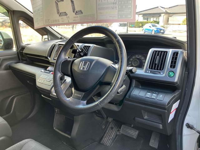 ステップワゴンスパーダ Ｚ　ＥＴＣ　バックカメラ　ナビ　ＴＶ　両側電動スライドドア　ＨＩＤ　スマートキー　電動格納ミラー　３列シート　フルフラット　ＣＶＴ　アルミホイール　ＣＤ　ＤＶＤ再生　ＵＳＢ　Ｂｌｕｅｔｏｏｔｈ（47枚目）