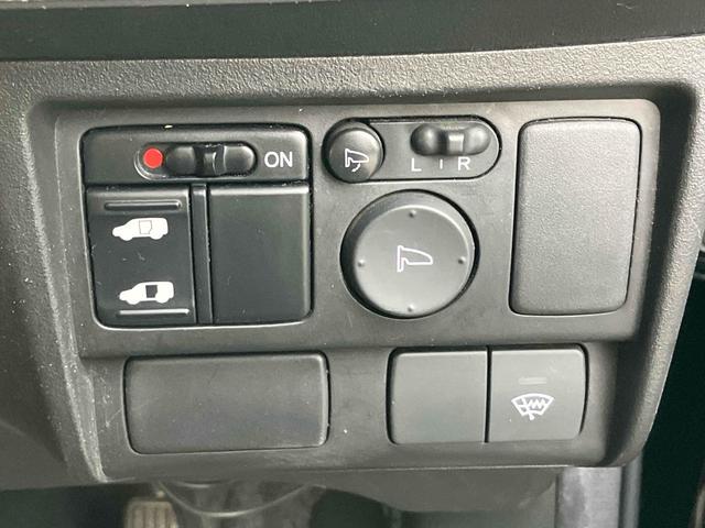 フリード Ｇ　ハイウェイエディション　ＥＴＣ　バックカメラ　ナビ　ＴＶ　両側スライド・片側電動　ＨＩＤ　キーレスエントリー　電動格納ミラー　３列シート　ＣＶＴ　アルミホイール　ＣＤ　衝突安全ボディ　ＡＢＳ　エアコン　パワーステアリング（8枚目）