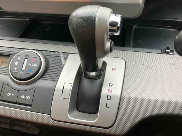 フリード Ｇ　ハイウェイエディション　ＥＴＣ　バックカメラ　ナビ　ＴＶ　両側スライド・片側電動　ＨＩＤ　キーレスエントリー　電動格納ミラー　３列シート　ＣＶＴ　アルミホイール　ＣＤ　衝突安全ボディ　ＡＢＳ　エアコン　パワーステアリング（9枚目）