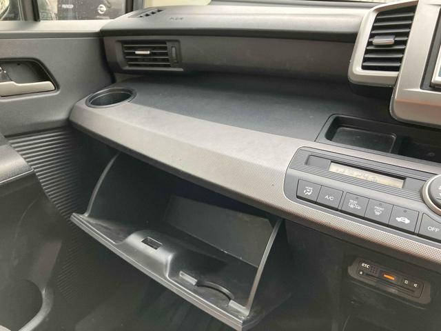 フリード Ｇ　ハイウェイエディション　ＥＴＣ　バックカメラ　ナビ　ＴＶ　両側スライド・片側電動　ＨＩＤ　キーレスエントリー　電動格納ミラー　３列シート　ＣＶＴ　アルミホイール　ＣＤ　衝突安全ボディ　ＡＢＳ　エアコン　パワーステアリング（10枚目）