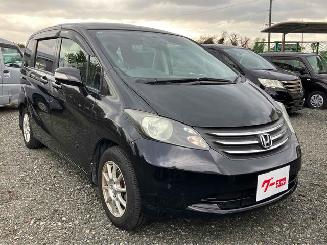 フリード Ｇ　ハイウェイエディション　ＥＴＣ　バックカメラ　ナビ　ＴＶ　両側スライド・片側電動　ＨＩＤ　キーレスエントリー　電動格納ミラー　３列シート　ＣＶＴ　アルミホイール　ＣＤ　衝突安全ボディ　ＡＢＳ　エアコン　パワーステアリング（14枚目）