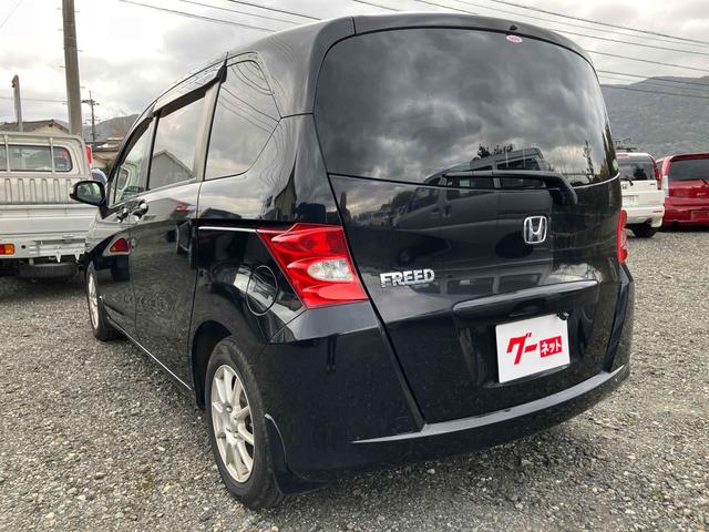 フリード Ｇ　ハイウェイエディション　ＥＴＣ　バックカメラ　ナビ　ＴＶ　両側スライド・片側電動　ＨＩＤ　キーレスエントリー　電動格納ミラー　３列シート　ＣＶＴ　アルミホイール　ＣＤ　衝突安全ボディ　ＡＢＳ　エアコン　パワーステアリング（17枚目）