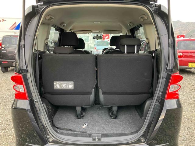 フリード Ｇ　ハイウェイエディション　ＥＴＣ　バックカメラ　ナビ　ＴＶ　両側スライド・片側電動　ＨＩＤ　キーレスエントリー　電動格納ミラー　３列シート　ＣＶＴ　アルミホイール　ＣＤ　衝突安全ボディ　ＡＢＳ　エアコン　パワーステアリング（19枚目）