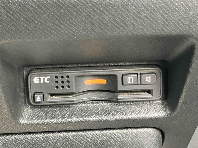 ステップワゴンスパーダ Ｚ　ＥＴＣ　バックカメラ　ナビ　ＴＶ　両側電動スライドドア　ＨＩＤ　スマートキー　電動格納ミラー　後席モニター　３列シート　ＣＶＴ　アルミホイール　ＣＤ　ＤＶＤ再生　盗難防止システム　衝突安全ボディ（6枚目）