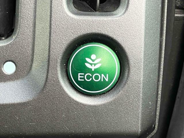 ステップワゴンスパーダ Ｚ　ＥＴＣ　バックカメラ　ナビ　ＴＶ　両側電動スライドドア　ＨＩＤ　スマートキー　電動格納ミラー　後席モニター　３列シート　ＣＶＴ　アルミホイール　ＣＤ　ＤＶＤ再生　盗難防止システム　衝突安全ボディ（8枚目）