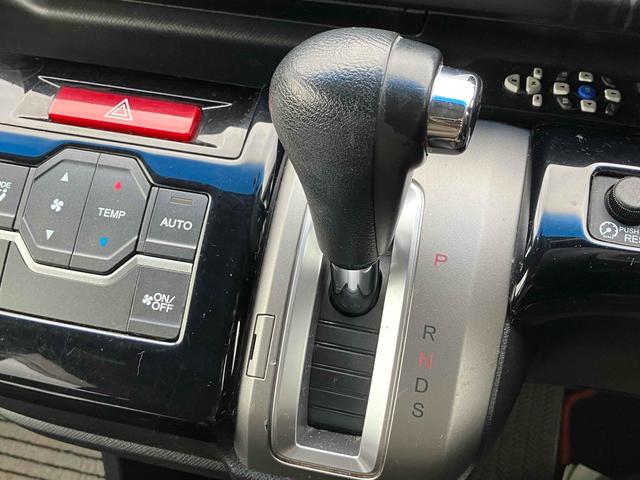 ステップワゴンスパーダ Ｚ　ＥＴＣ　バックカメラ　ナビ　ＴＶ　両側電動スライドドア　ＨＩＤ　スマートキー　電動格納ミラー　後席モニター　３列シート　ＣＶＴ　アルミホイール　ＣＤ　ＤＶＤ再生　盗難防止システム　衝突安全ボディ（9枚目）