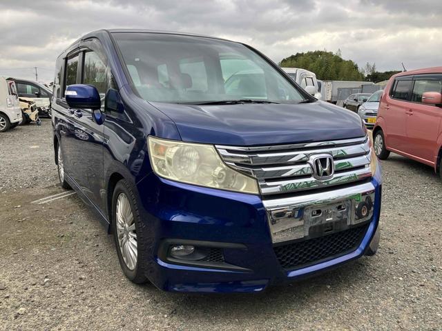 ステップワゴンスパーダ Ｚ　ＥＴＣ　バックカメラ　ナビ　ＴＶ　両側電動スライドドア　ＨＩＤ　スマートキー　電動格納ミラー　後席モニター　３列シート　ＣＶＴ　アルミホイール　ＣＤ　ＤＶＤ再生　盗難防止システム　衝突安全ボディ（14枚目）