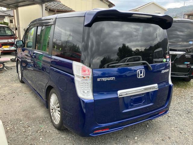 ステップワゴンスパーダ Ｚ　ＥＴＣ　バックカメラ　ナビ　ＴＶ　両側電動スライドドア　ＨＩＤ　スマートキー　電動格納ミラー　後席モニター　３列シート　ＣＶＴ　アルミホイール　ＣＤ　ＤＶＤ再生　盗難防止システム　衝突安全ボディ（22枚目）