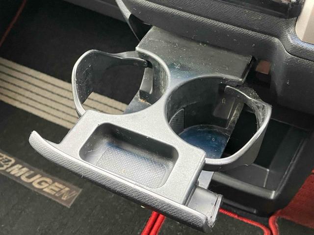 ステップワゴンスパーダ Ｚ　ＥＴＣ　バックカメラ　ナビ　ＴＶ　両側電動スライドドア　ＨＩＤ　スマートキー　電動格納ミラー　後席モニター　３列シート　ＣＶＴ　アルミホイール　ＣＤ　ＤＶＤ再生　盗難防止システム　衝突安全ボディ（37枚目）