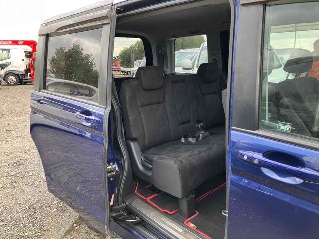 ステップワゴンスパーダ Ｚ　ＥＴＣ　バックカメラ　ナビ　ＴＶ　両側電動スライドドア　ＨＩＤ　スマートキー　電動格納ミラー　後席モニター　３列シート　ＣＶＴ　アルミホイール　ＣＤ　ＤＶＤ再生　盗難防止システム　衝突安全ボディ（53枚目）