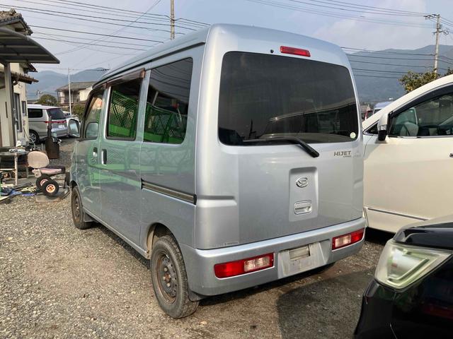 ハイゼットカーゴ 　４ＷＤ　ＭＴ　両側スライドドア　エアコン　パワーウィンドウ　運転席エアバッグ　助手席エアバッグ（8枚目）