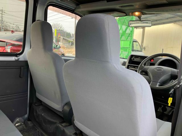 ハイゼットカーゴ 　４ＷＤ　ＭＴ　両側スライドドア　エアコン　パワーウィンドウ　運転席エアバッグ　助手席エアバッグ（40枚目）