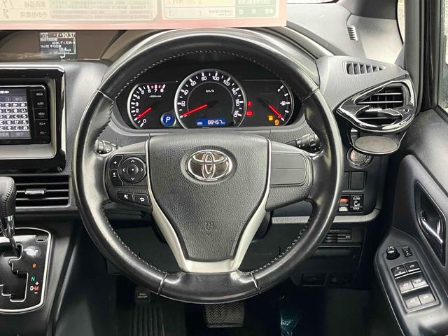 ヴォクシー ＺＳ　煌　ドライブレコーダー　ＥＴＣ　バックカメラ　ナビ　ＴＶ　両側電動スライドドア　オートライト　ＬＥＤヘッドランプ　スマートキー　アイドリングストップ　電動格納ミラー　後席モニター　３列シート　ＣＶＴ（3枚目）