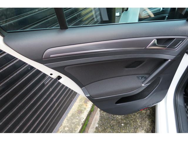 ゴルフヴァリアント Ｒラインブルーモーションテクノロジー　ローダウン　社外１９インチアルミホイール　車検令和９年７月　ナビ　バックモニター　フルセグＴＶ　ＥＴＣ　スマートキー　ローダウン（16枚目）