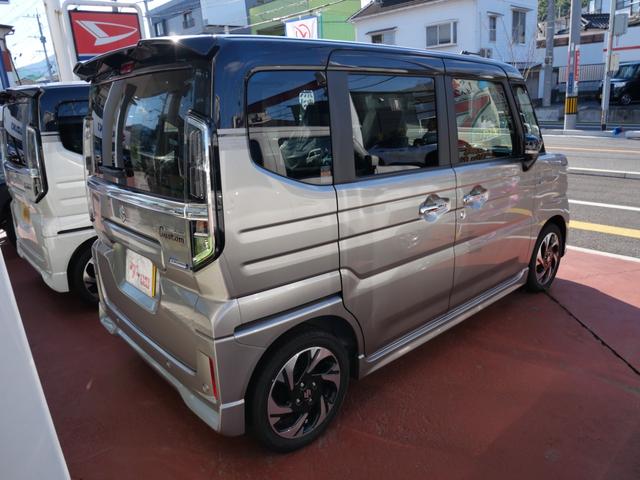 スペーシアカスタム ハイブリッドＸＳターボ　届け出済み未使用車　スマートキー　プッシュスタート　ナビ　全方位モニター　両側電動スライドドア　フルセグ　ブレーキサポート　シートヒーター　ステアリングヒーター　ヘッドアップディスプレイ（7枚目）