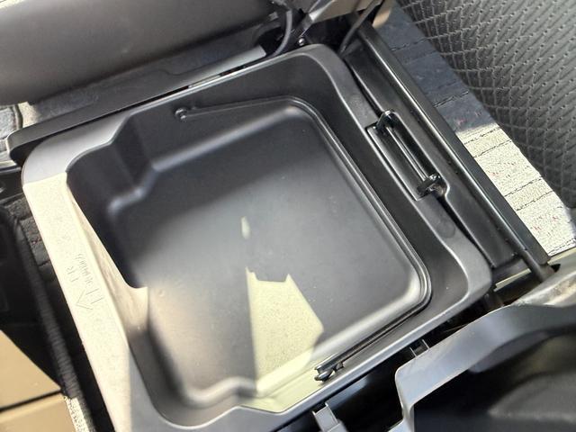 スペーシアカスタム ハイブリッドＸＳターボ　ナビ　フルセグ　全方位モニター　両側電動スライドドア　スマートキー　プッシュスタート　ドライブレコーダー　電動格納ミラー　シートヒーター（18枚目）