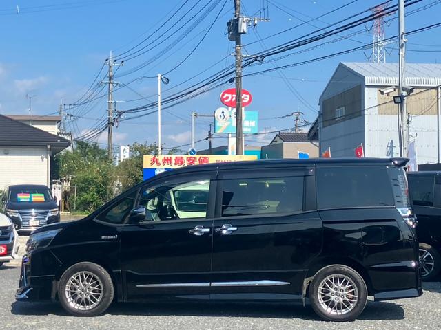 ヴォクシー ハイブリッドＺＳ　煌　トヨタセーフティセンス　モデリスタエアロ　純正１０インチＳＤナビ　フルセグ　ブルートゥース　バックカメラ　ＨＤＭＩ接続可能　純正１２インチ後席モニター　両側電動スライドドア　オートクルーズ　ＥＴＣ（8枚目）