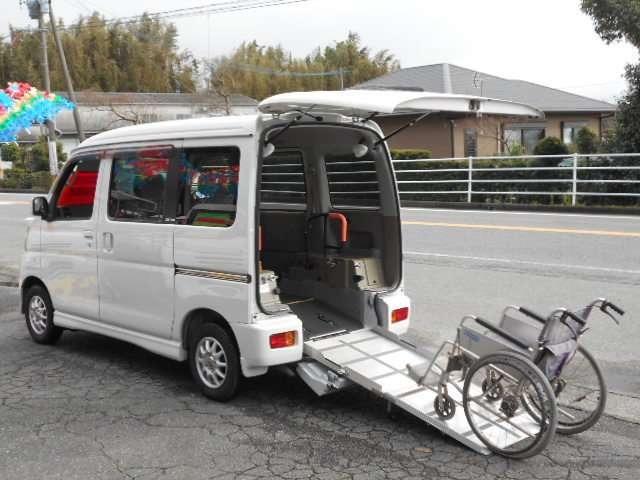 セレナ ハイウェイスター　純正９インチＳＤナビ　フルセグ　ブルートゥース　ＨＤＭＩ対応　純正１１インチ後席モニター　全方位カメラ　両側電動スライドドア　プロパイロット　ハンドルヒーター　パーキングアシスト（60枚目）