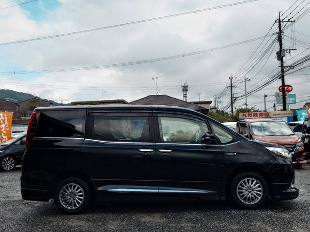 エスクァイア ハイブリッドGi ワンオーナー モデリスタエアロ 純正9インチSDナビ フルセグ ブルートゥース HDMI フロントカメラ バックカメラ 両側電動スライドドア オートクルーズ 合皮レザーシートヒーター 記録簿 禁煙車(8枚目)