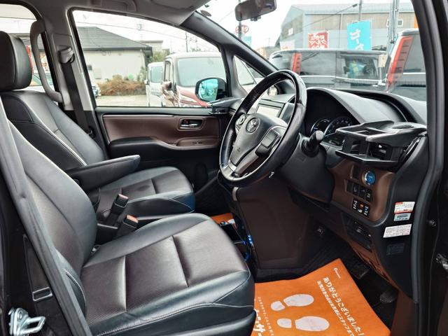 エスクァイア ハイブリッドGi ワンオーナー モデリスタエアロ 純正9インチSDナビ フルセグ ブルートゥース HDMI フロントカメラ バックカメラ 両側電動スライドドア オートクルーズ 合皮レザーシートヒーター 記録簿 禁煙車(9枚目)