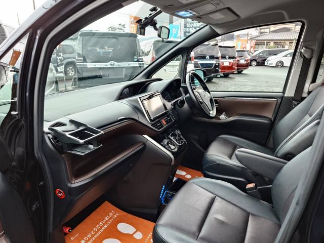 エスクァイア ハイブリッドGi ワンオーナー モデリスタエアロ 純正9インチSDナビ フルセグ ブルートゥース HDMI フロントカメラ バックカメラ 両側電動スライドドア オートクルーズ 合皮レザーシートヒーター 記録簿 禁煙車(12枚目)