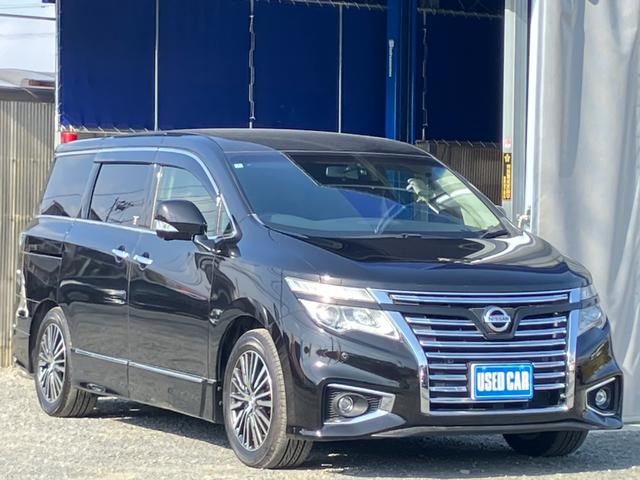 エルグランド ３５０ハイウェイスタープレミアム　純正メーカーナビ　フルセグ　ブルートゥース　ＤＶＤ再生　純正後席モニタ　全方位カメラ　両側電動スライドドア　電動リアゲート　黒本革電動シート　シートヒーター　レーダークルーズ　コーナーセンサー　ＥＴＣ（3枚目）