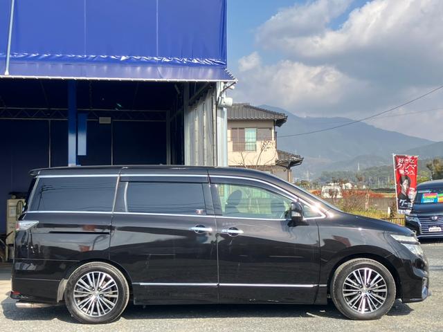 エルグランド ３５０ハイウェイスタープレミアム　純正メーカーナビ　フルセグ　ブルートゥース　ＤＶＤ再生　純正後席モニタ　全方位カメラ　両側電動スライドドア　電動リアゲート　黒本革電動シート　シートヒーター　レーダークルーズ　コーナーセンサー　ＥＴＣ（4枚目）