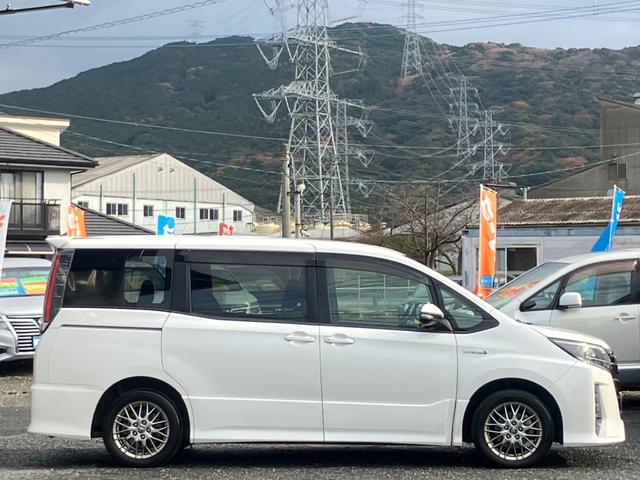 ノア ハイブリッドSi/ トヨタセーフティセンス 純正9型SDナビ フルセグ ブルートゥース HDMI バックカメラ 両側電動スライドドア オートクルーズ レーンアラート オートハイビーム 前後ドラレコ 禁煙車 シートヒータ(4枚目)