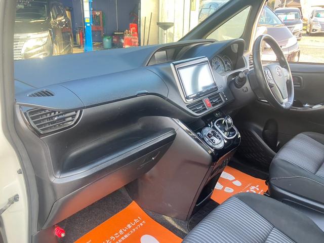 ノア ハイブリッドSi/ トヨタセーフティセンス 純正9型SDナビ フルセグ ブルートゥース HDMI バックカメラ 両側電動スライドドア オートクルーズ レーンアラート オートハイビーム 前後ドラレコ 禁煙車 シートヒータ(13枚目)