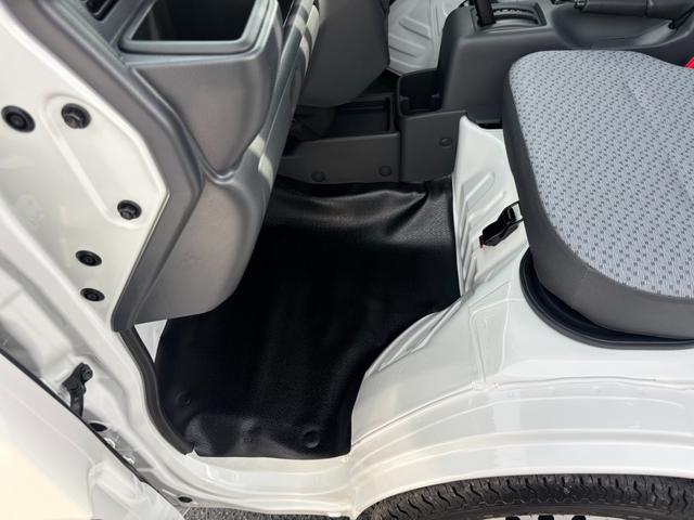 ＤＸ　衝突軽減ブレーキ　ＡＴ　４ＷＤ　三方開　レーン逸脱警報　コーナーセンサー　新車保証書　ＬＥＤライト　光軸調整ライト　アイドリングストップ　純正スチールホイール　ラジオ　パワステ　ＰＷ　集中ドアロック（画像75）
